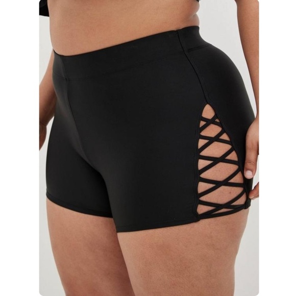 TORRID NWT High Rise Strappy Side 3.5 Inch Swim Short - Picture 1 of 4
